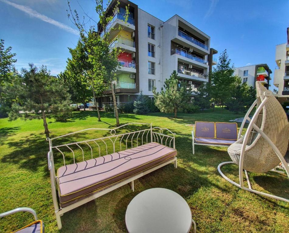 Beside Airport Apartment โอโตเปนี ภายนอก รูปภาพ